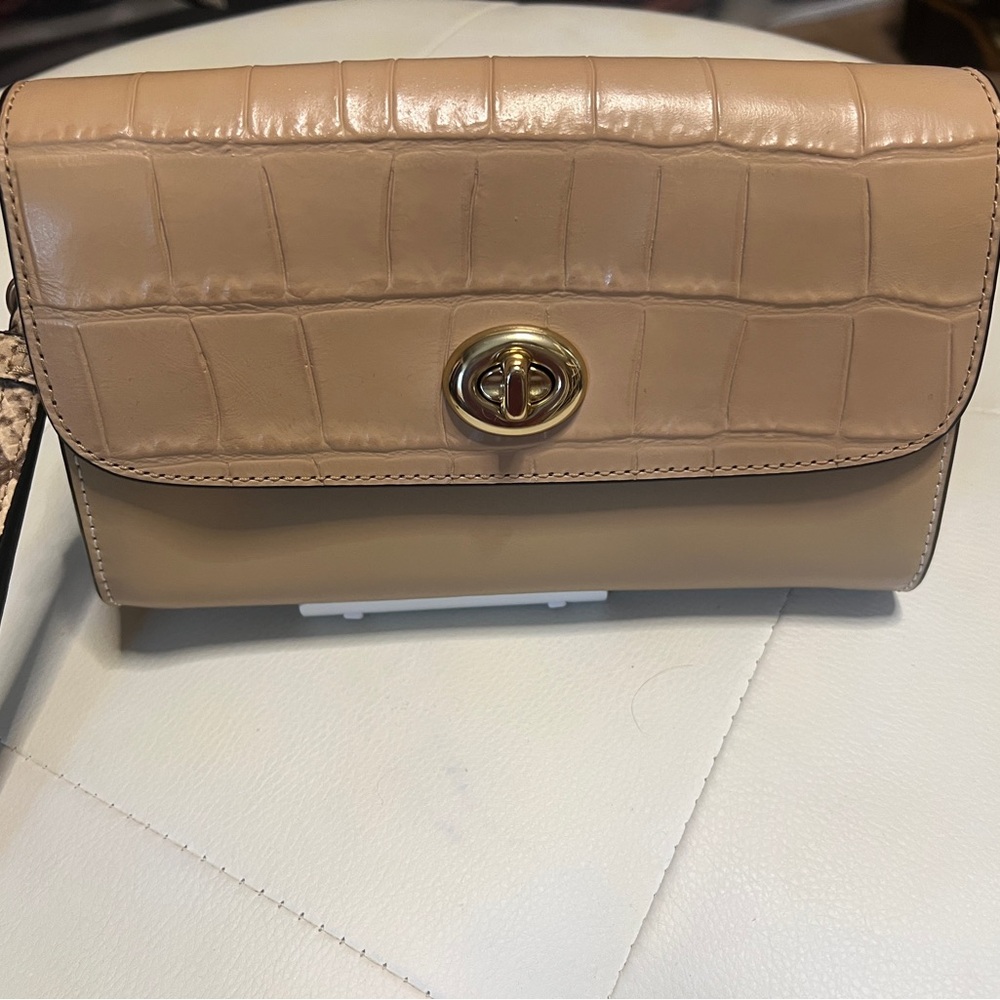 Elegant Coach Tan Leather Clutch